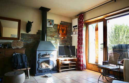 Casa de piedra y madera vistas a montañas y prados - Foto 8