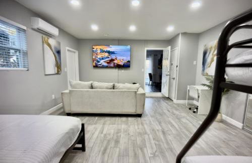 Luxury 4BR Getaway with Heated Pool & Cozy Vibes! - Foto 20