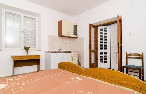 Apartment with balcony and sea view - Photo 4