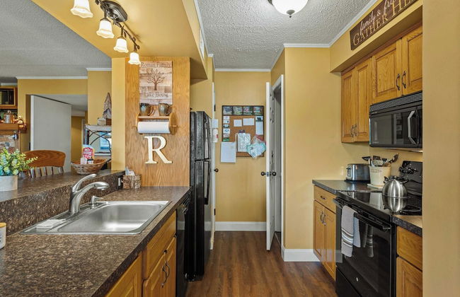 Boulder Lake-scape Lakefront Views + Firepit Central, Walkable Location - Foto 7