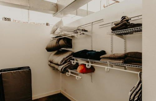 The Downtown Industrial Loft - Foto 28