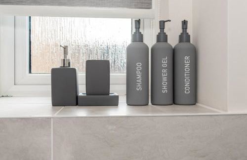 Cozy 2 Bed in Milton Keynes Free parking & WiFi - Photo 35