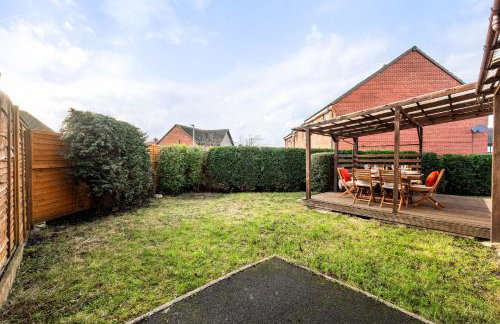 Stylish 3BR Home - Sleeps 7 - 15 Min to City Centre, Parking Garden & Fast Wi-Fi - Foto 45