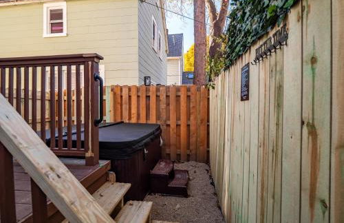 Cleveland Escape - Hot Tub - Karaoke Machine - Sleeps 12 - Foto 77