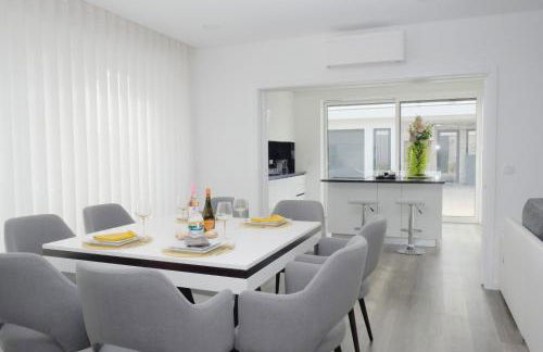 Ruhiges Modernes Haus Parkplatz WLAN Whirlpool - Foto 8