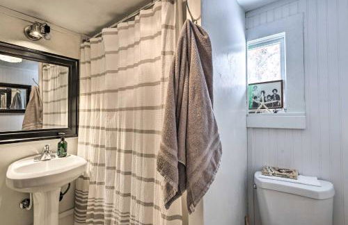 Lovely Montrose Home with Yard Walk to Dtwn and Park! - Foto 19