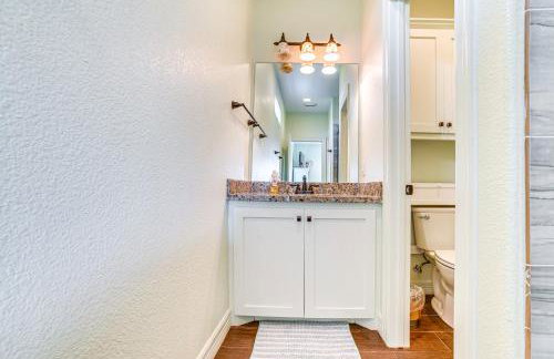 Canal-Front Coastal Getaway in Gilchrist with Deck - Foto 15