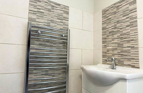 On Trend 3 Bedroom Home In Maerdy near Attractions - Foto 19