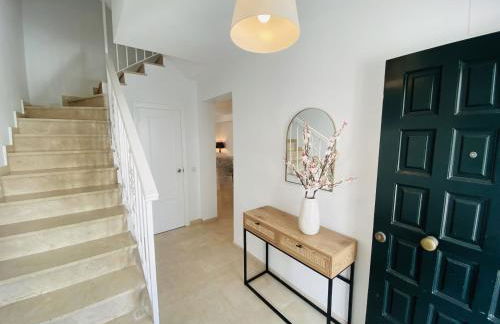 Escape to Serenity - 3 Bedroom Townhouse by the Sea! - Photo 4