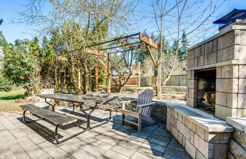 Modern Kirkland Home with Sauna and Outdoor Fireplace - Foto 32