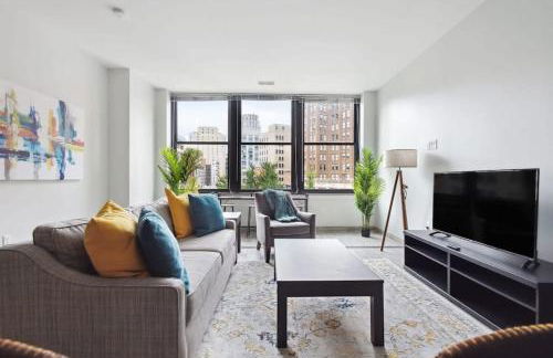 2BR Executive Downtown Apartment - Photo 2