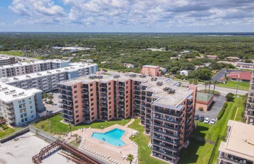 Oceanfront Sunrise Overlooking Pool Walk to shopping dining Sunrise 805 - Foto 25