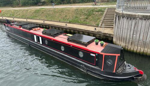 BrightOwl Waterside Narrowboat Cottage Experience - Foto 3