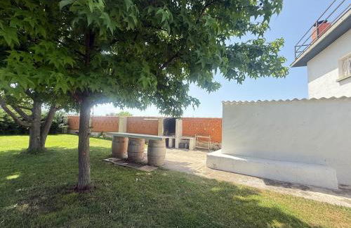 Chalet con jardín, piscina y barbacoa en Logroño - Foto 27
