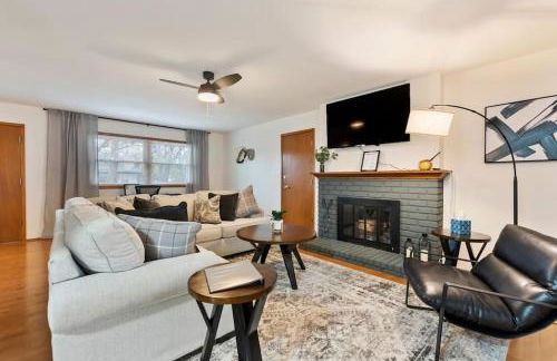 3 Bed 2 Bath Home w 2 Car Garage & Fitness Room - Foto 1