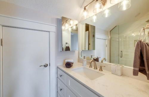 Elk Rapids Condo with Balcony Overlooking Elk Lake! - Foto 18