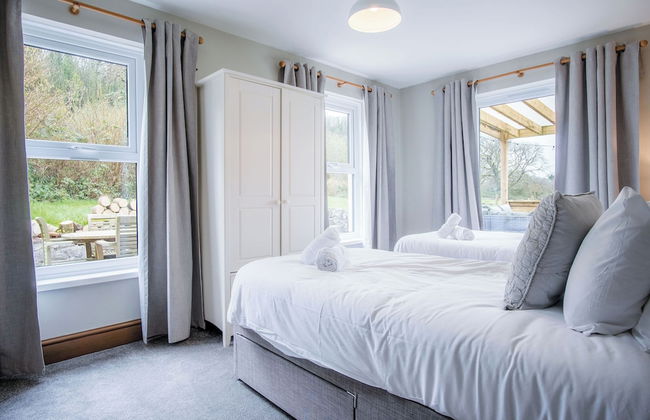 Hill House - 4 Bedroom - Llanrhidian - Photo 23