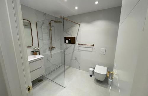 ULTIMATE LUXURY DREAM VILLA with 7 BEDROOMS, GYM, SPA and INFINITY POOL - Photo 44