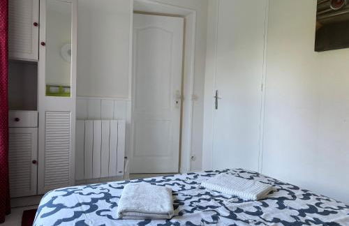 Rivage Maison spacieuse 10 p 5 chambres 2 sdb 2 WC tout confort avec jardin, belle terrasse aménagée, parking privatif, à 2 kms d'une petite plage, 3kms d'Omaha Beach et Port en Bessin - Foto 19