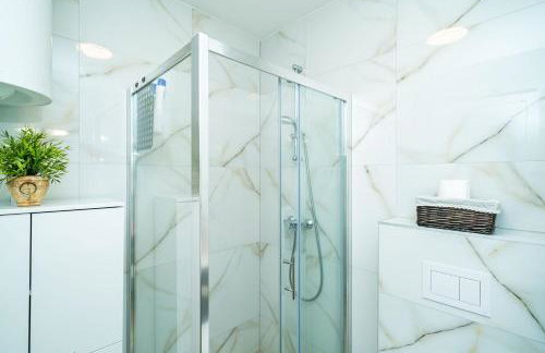 Gorgeous Dubrovnik sea view apartment with free parking - Photo 41