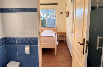 Villa with beautiful sea views, pool & spacious gardens & great for remote work - Photo 80