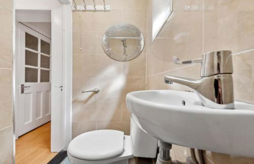 4BR North London I WiFi, Garden, Near Shops - Foto 54