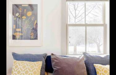 Entire Enchanting, Light-Filled 1830 Farmhouse - Foto 10