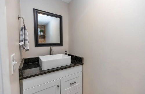 *NEW* Beautiful 3 floor Townhome with Sauna - Foto 38