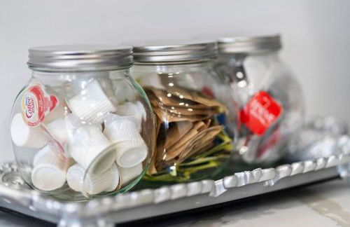 NYC Access 4BR Duplex Sleeps 10, Free Parking - Foto 22