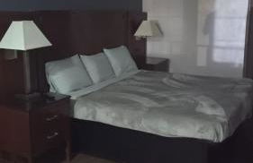 Gated King Bed Hotel Room 117 - Foto 2