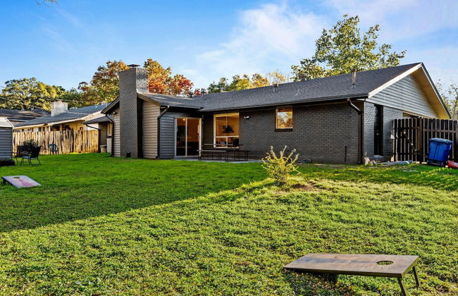 Quiet 3 Bedroom Home Walkable to Zilker Park - Photo 34