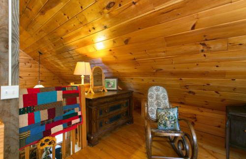 Blueberry Hill Cabin-Private, secluded cabin with a fireplace and New Hot Tub 2025 - Foto 24