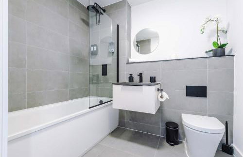 Modern 2BR Apartment w Secure Parking Salford - Foto 2