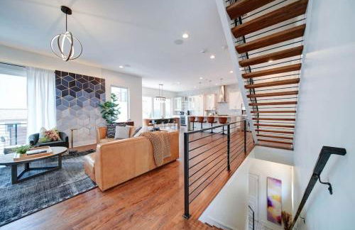 Modern Rooftop Townhome w Hot Tub & Skyline Views - Photo 17