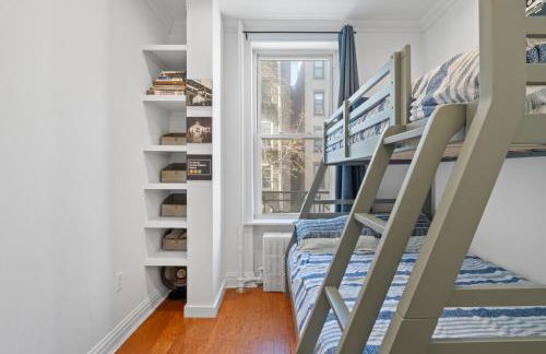 Large Home - Great Location - 15 Minutes to NYC - Foto 36