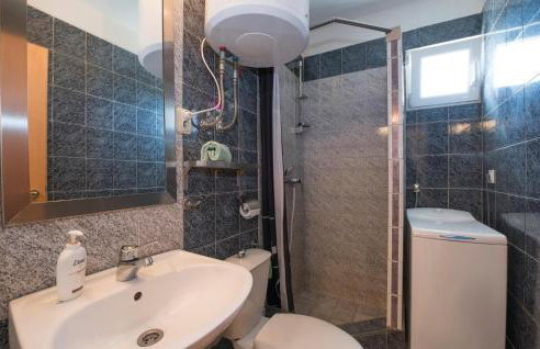 Awesome Home In Krkovic With Sauna - Photo 43