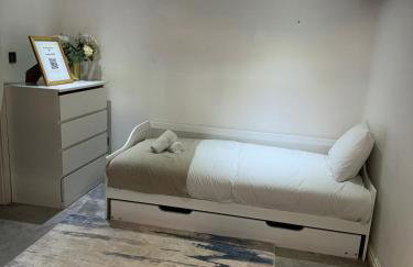 High End Luxury Townhouse in JQ, 4 Bedrooms, Flat screen TV in all rooms, Free Parking, Near Birmingham City Centre DEPOSIT REQUIRED - Foto 32