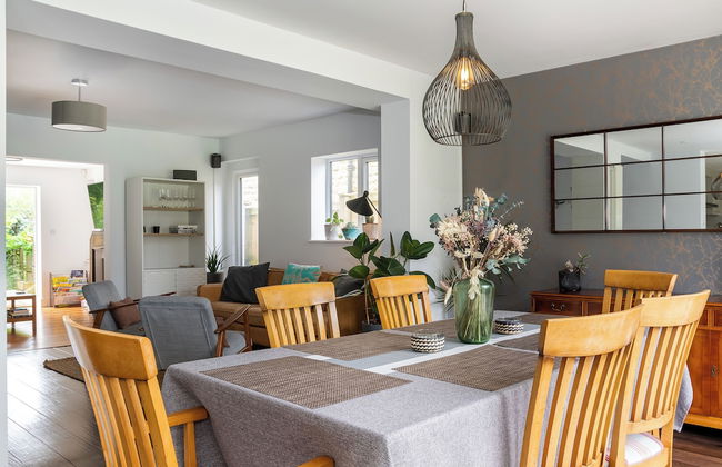 Stunning 5 Bed in the Centre of Bourton - Photo 17