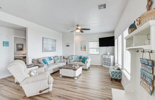 2 Decks, Patio and Views Beachfront Texas Retreat - Photo 3