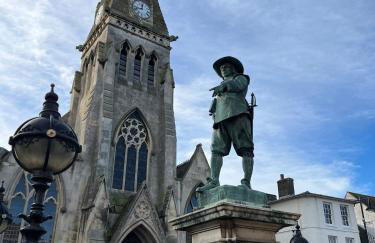 5 Town centre, entire flat, free parking king bed - Foto 11