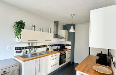 Chez Marc, avec vue verdoyante et parking privé - Photo 3