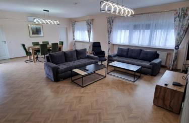 OVER RIVER near FRANKFURT-130 QM-4 ROOMS- 6 BEDS- FREE PARKING- AC - Foto 35