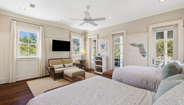 Short Walk To Beach Club, Close To Seaside 3br Home + Carriage House 3 Bedroom Home by RedAwning - Foto 5, Habitación