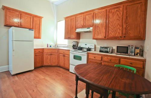 Near bustling Magazine St with bikes - Foto 7