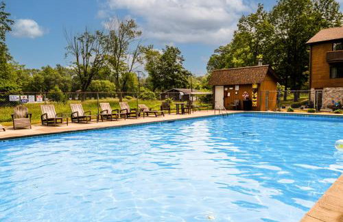 4BR Spacious Condo, Private Lake MI Beach Access, Outdoor Heated Pool - Photo 1