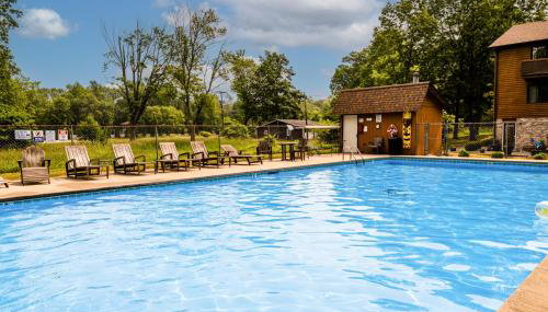 4BR Spacious Condo, Private Lake MI Beach Access, Outdoor Heated Pool - Foto 1