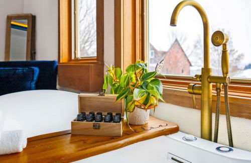 Great Falls Luxe Haven 4BR Gym Office and Hot Tub - Foto 26