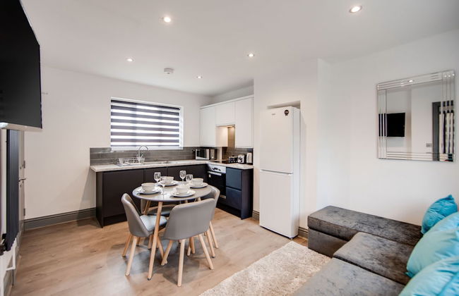 4 Bed - Sleeps 6 - Private Garden - Free Parking - Foto 16