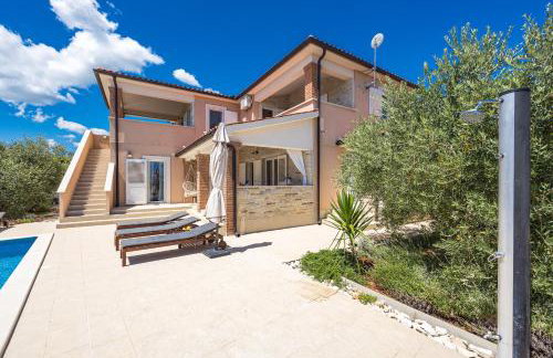 Villa Javor near Pula only 1 km from the beach with sea view and heated pool - Foto 5