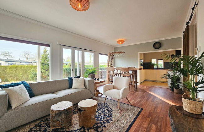 Beautiful Holiday Home With Spacious Garden - Photo 14